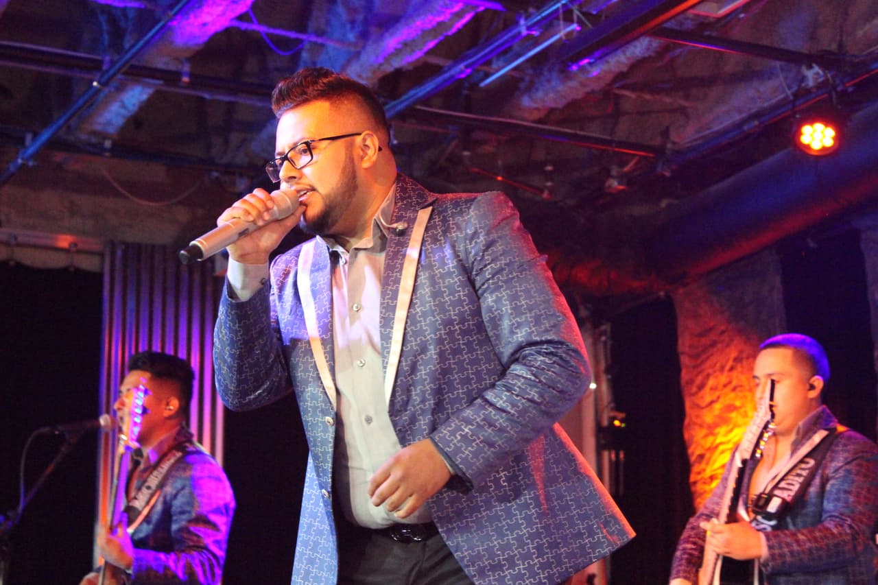 Cargados de mucha energía, los muchachos de Energía Norteña remecieron el Uforia Lounge