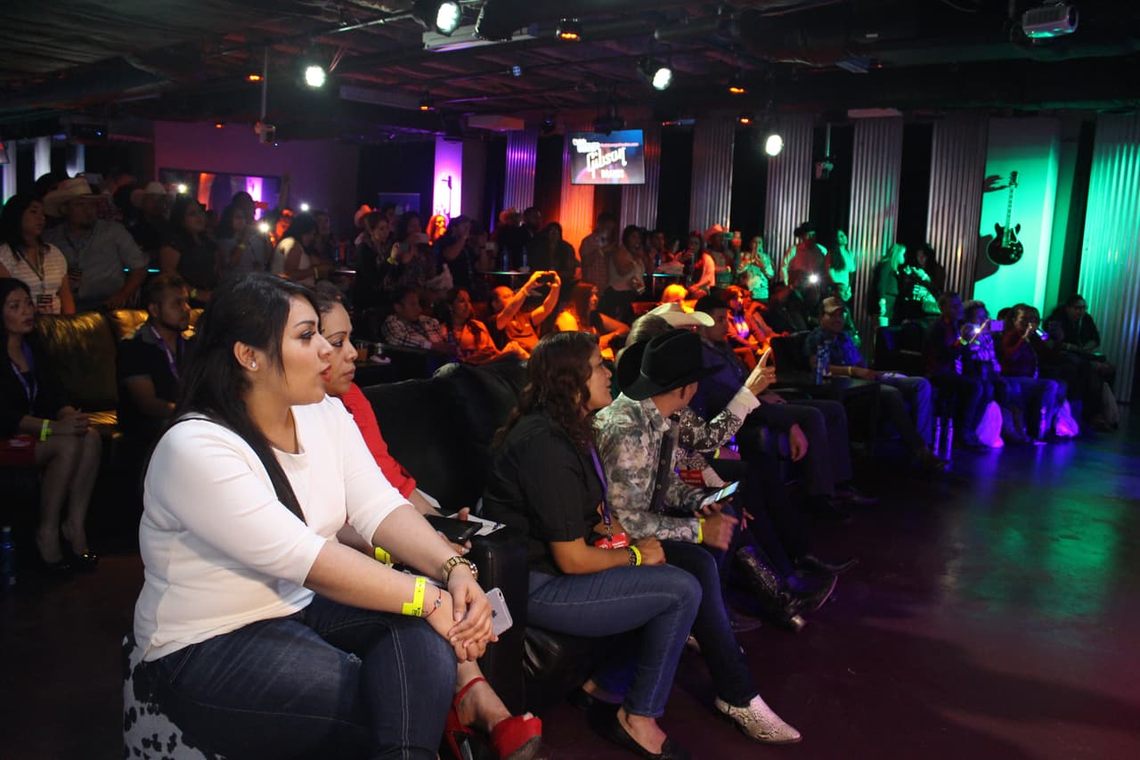 Cargados de mucha energía, los muchachos de Energía Norteña remecieron el Uforia Lounge