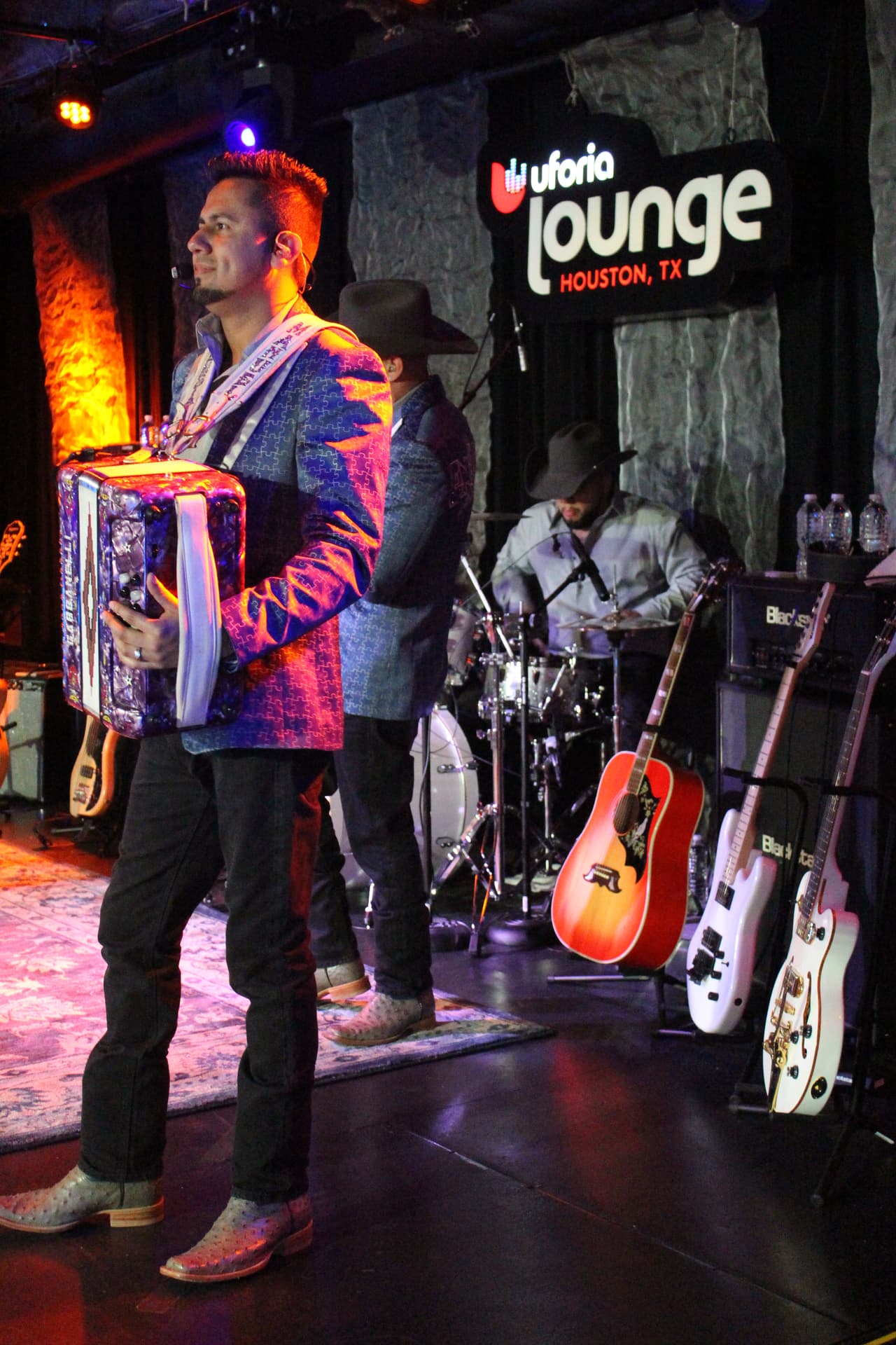 Cargados de mucha energía, los muchachos de Energía Norteña remecieron el Uforia Lounge