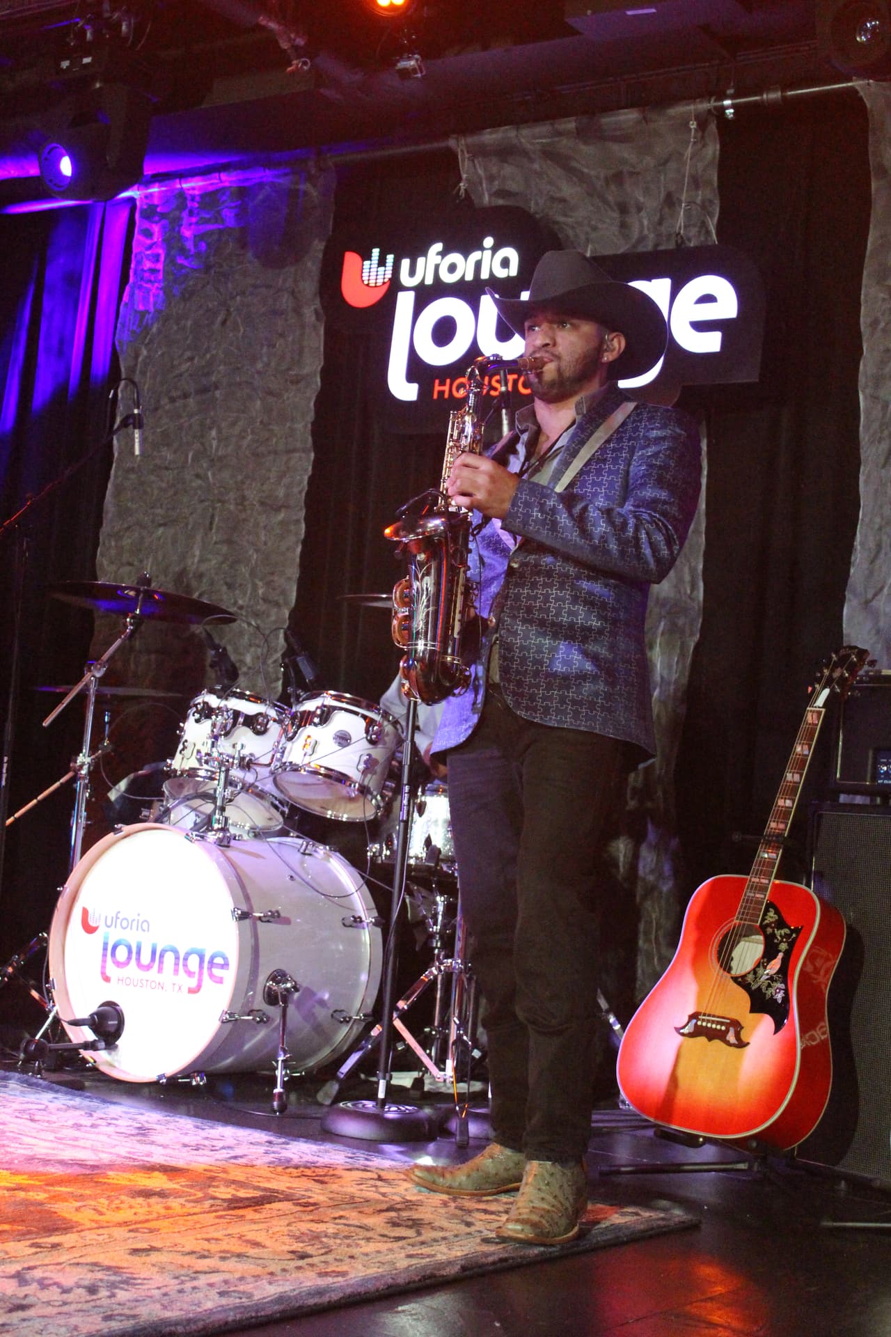 Cargados de mucha energía, los muchachos de Energía Norteña remecieron el Uforia Lounge