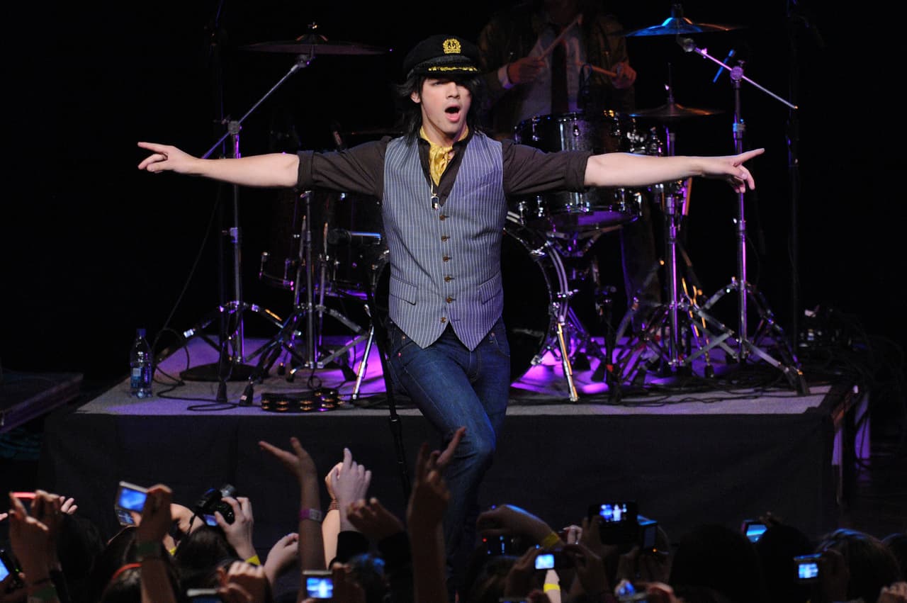 La banda tenía planeado regresar a los escenarios en 2013, con un quinto disco y una gira mundial, pero los hermanos estaban tomando cada uno su camino.