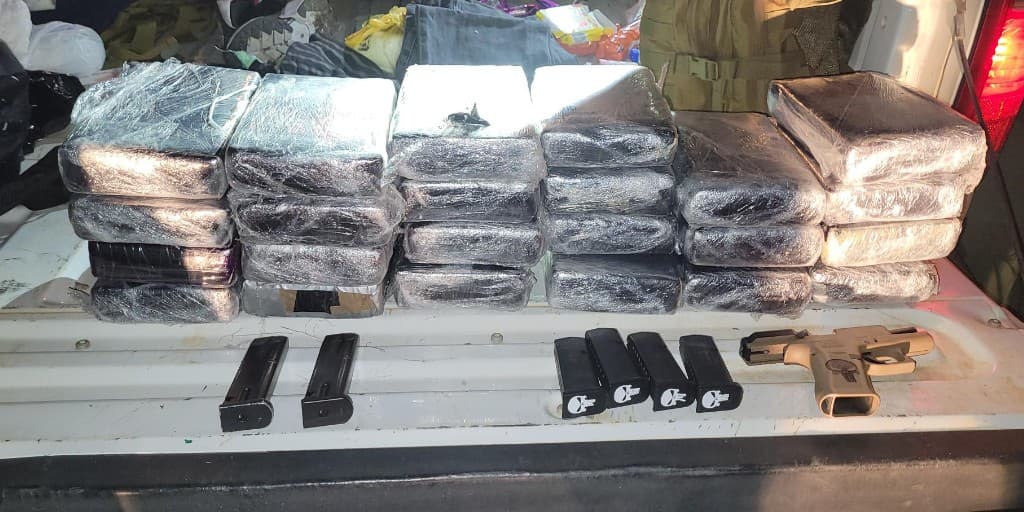 “¡Buen trabajo al evitar que estas peligrosas drogas lleguen a nuestras comunidades!”, reconoció en su cuenta de Twitter John Modlin, jefe de la Patrulla Fronteriza en el Sector Tucson.