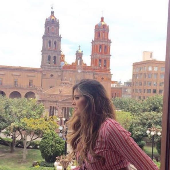 <b>No olvida sus raíces: </b>orgullosa, Ana Bárbara siempre comparte fotografías del lugar que representa sus raíces, Rioverde, San Luis Potosí.