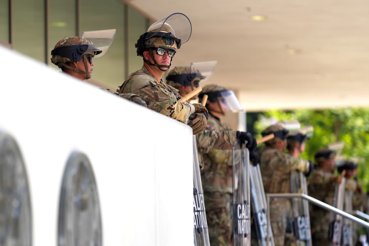 Jueza federal permite de momento el despliegue de la Guardia Nacional en Illinois