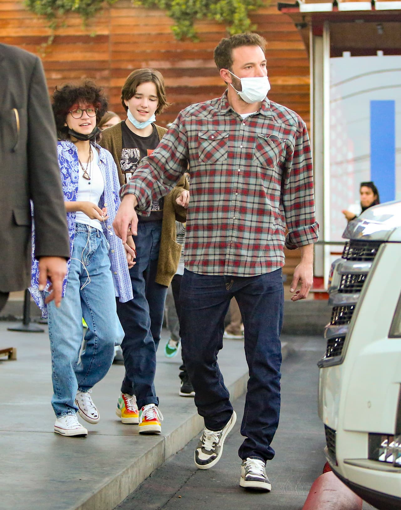 Las fotos de los paseos en los que se les ha visto convivir indican que 
<a href="https://www.univision.com/famosos/famosas-hermanastras-amigas">Emme (14 años) y Seraphine (13) se han hecho buenas amigas</a>.