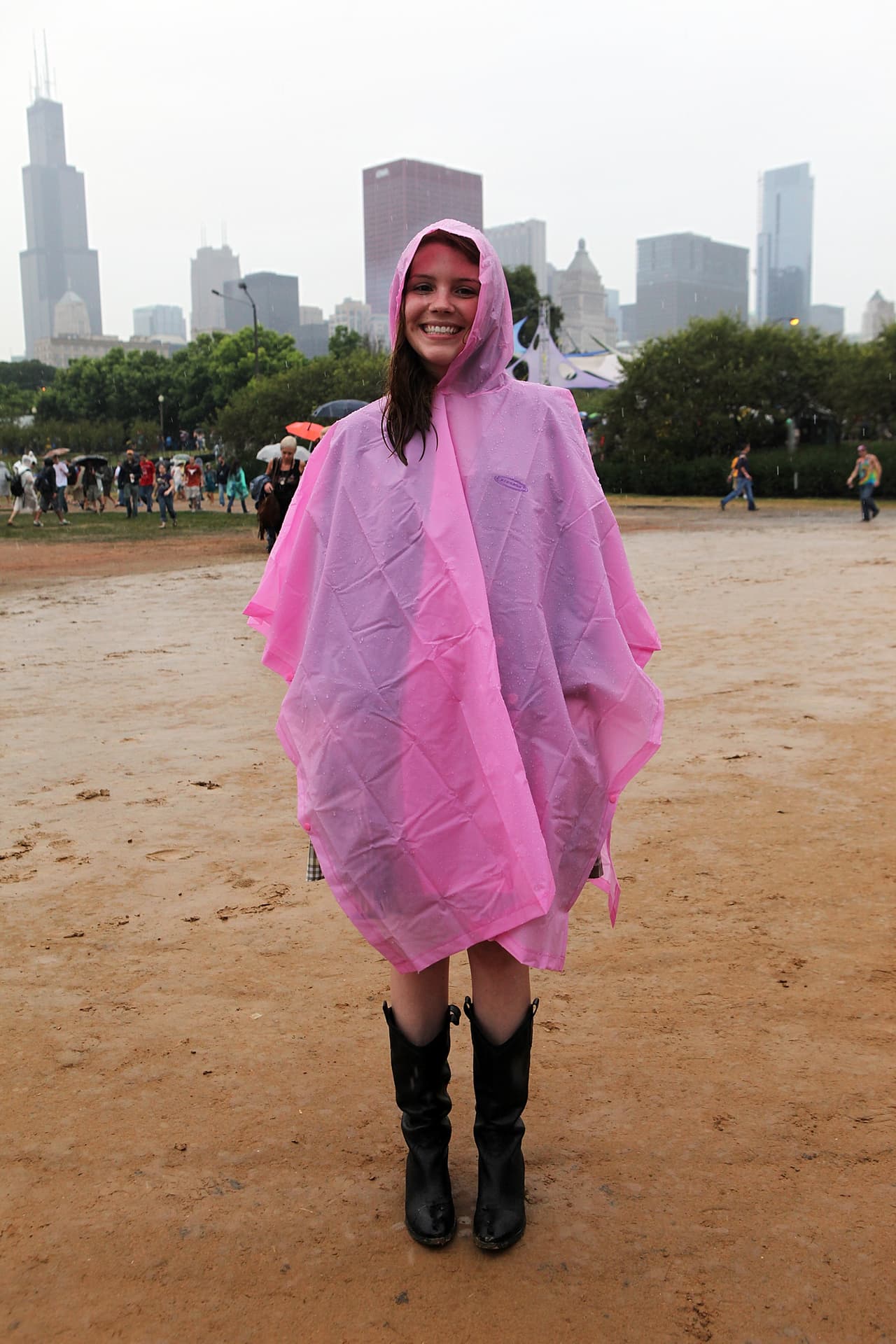 Nunca se sabe lo que pueda pasar así que es buena idea ir preparado para todo. En 2014 llovió tan fuerte que tuvieron que evacuar el Grant Park por varias horas, así que es mejor llevar un impermeable por si llueve.