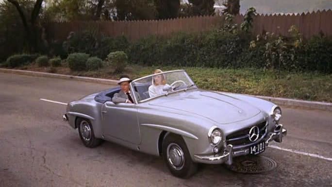 Entre los famosos que fueron dueños de un 
<b>Mercedes-Benz 190 SL</b> se encuentran Zsa Zsa Gabor, Gina Lollobrigida, Grace Kelly, Yul Brynner, Alfred Hitchcock, Francois Segan, eñ Aga Kahn y 
<b>Ringo Starr</b>. En la imagen se ve a Grace Kelly y 
<b>Frank Sinatra</b> a bordo de un hermoso 190 SL en una escena de la película High Society (1956)