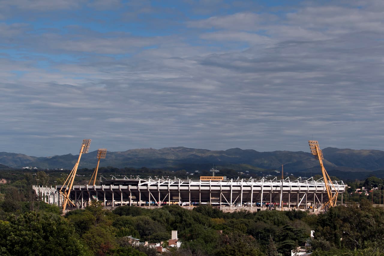 El estadio Mario Alberto Kempes, un escenario pensado como sede del Mundial de 2030 con una historia de fortaleza para Argentina que México quiere vulnerar.