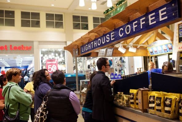 Como cada Viernes Negro las tiendas se llenaron de miles de personas con una sola intención: comprar a los mejores precios. Sin embargo, no todo fue color de rosa para los compradores ya que también hubo algunos accidentes violentos.