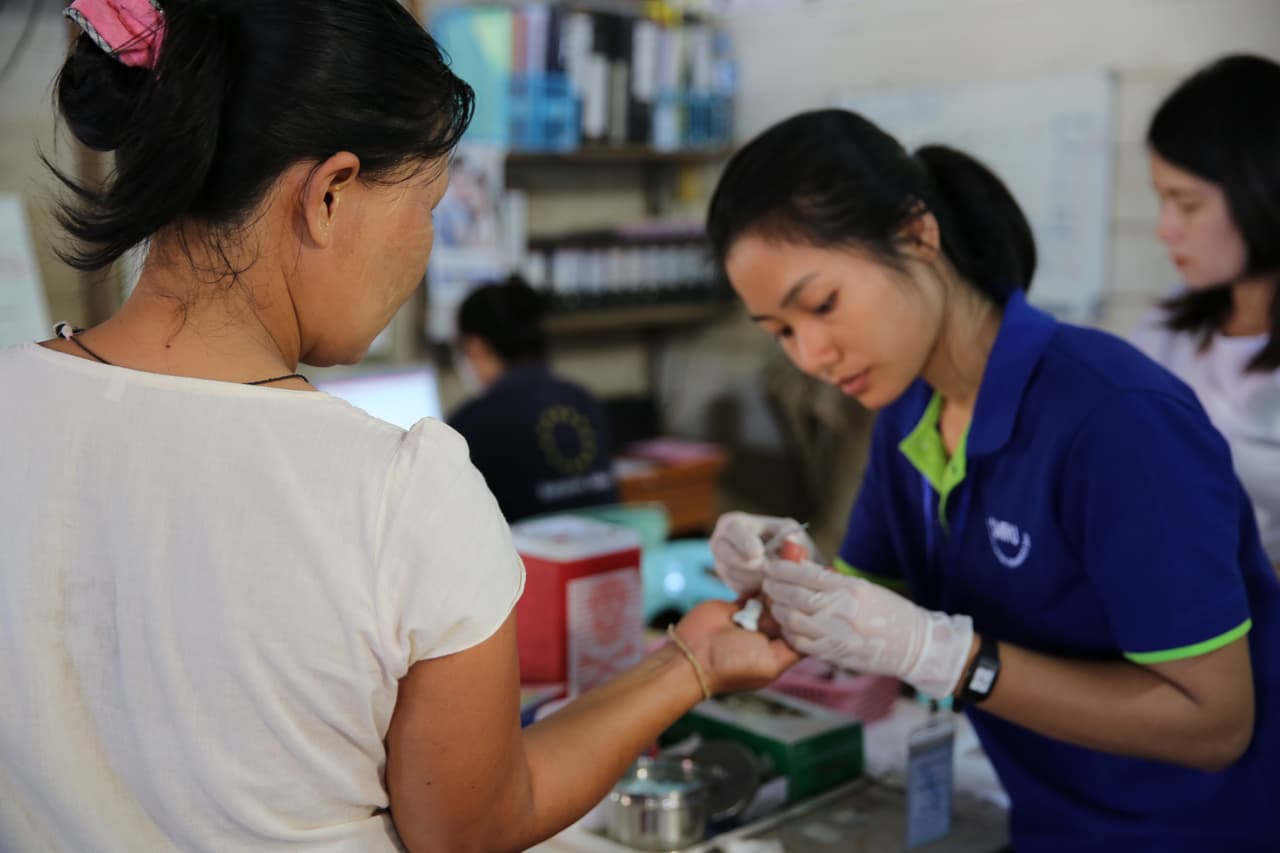 Hay cinco tipos de parásitos que infectan a los humanos: P. falciparum, P. vivax, P. ovale, P. malariae y P. knowlesi. De ellos, el P. falciparum y el P. vivax (que predomina en América Latina y el sureste asiático, y es más difícil de eliminar) son los más comunes. Sin embargo, el falciparum es el más peligroso: es letal.