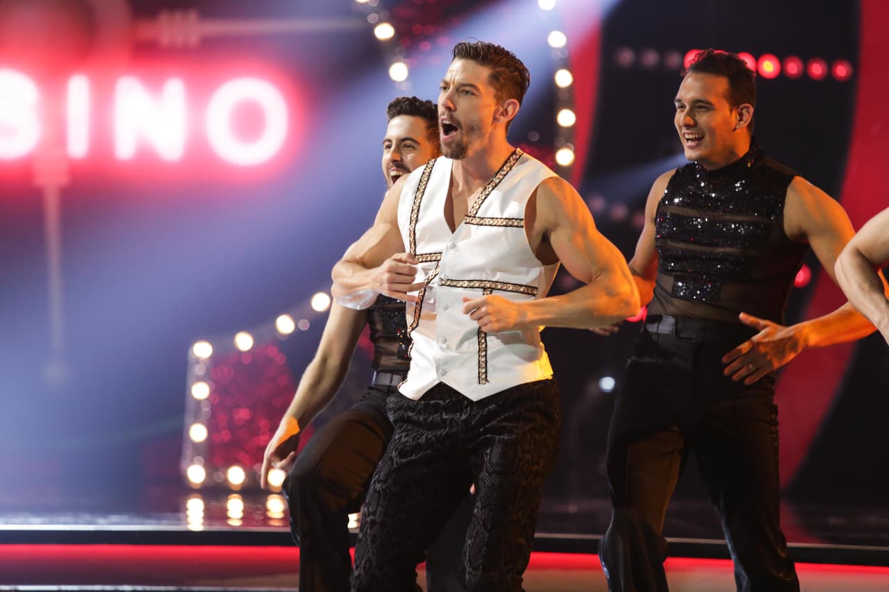 Adrián Lastra protagonizó momentos que provocaron los gritos del público ante lo bien ejecutados que estuvieron sus pasos.