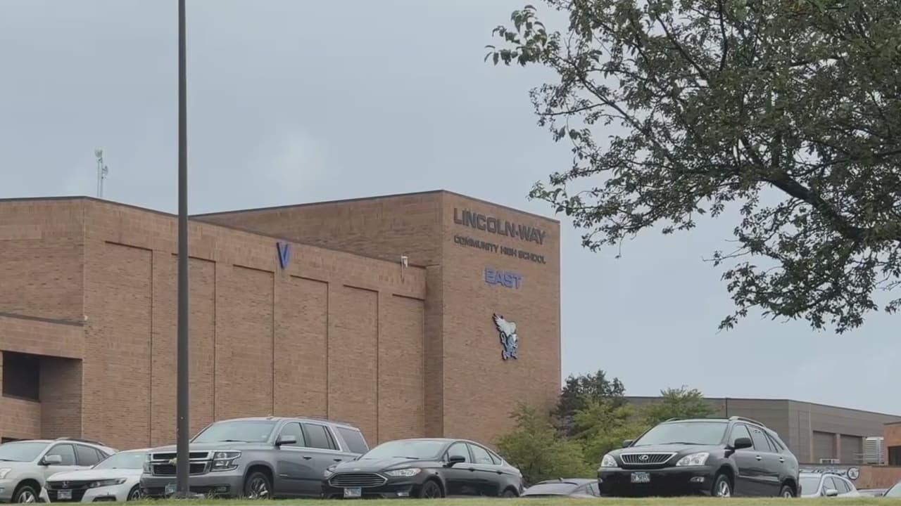 Estudiantes de secundaria protestan en Illinois tras denuncias de racismo en eventos deportivos