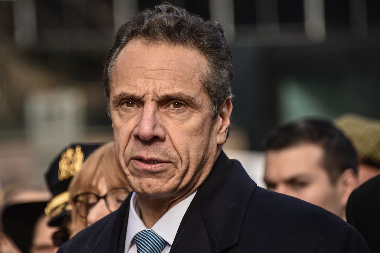 Cuomo no enfrentará cargos por acusaciones de manoseo a una policía estatal