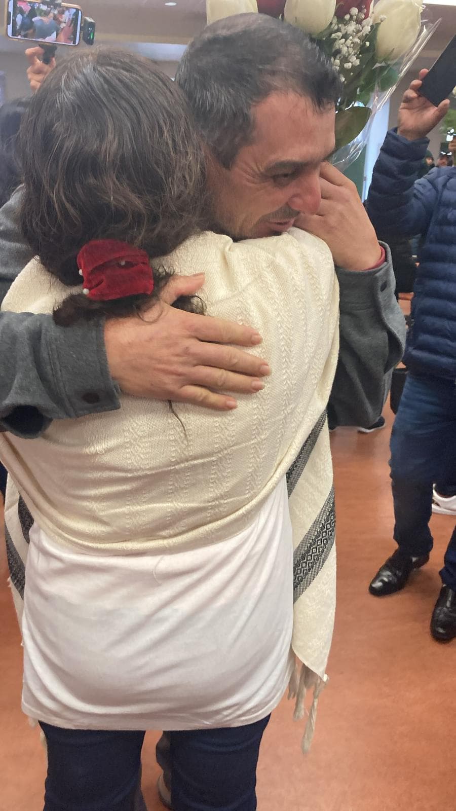 Durante el encuentro, hubo lágrimas, abrazos y la alegría de conocer a sus nietos que nunca habían visto antes.