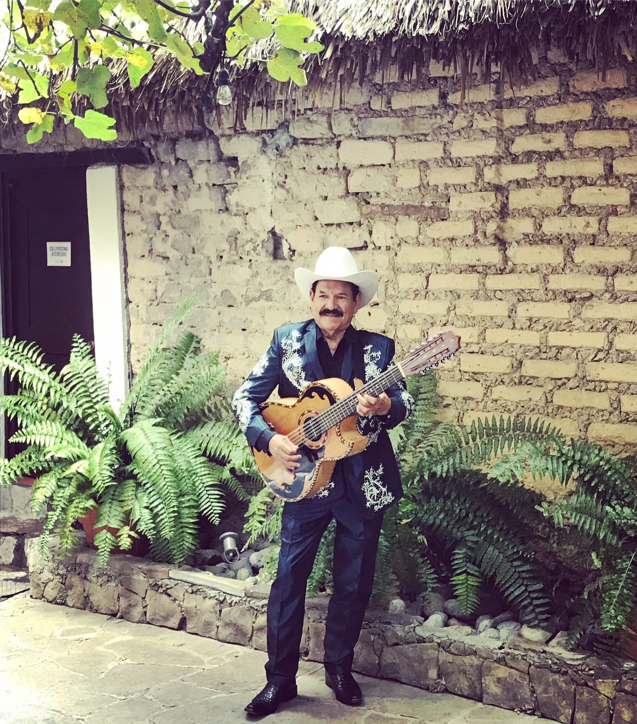 Aquí vemos a 'Don Chayo', líder y fundador de la agrupación norteña.