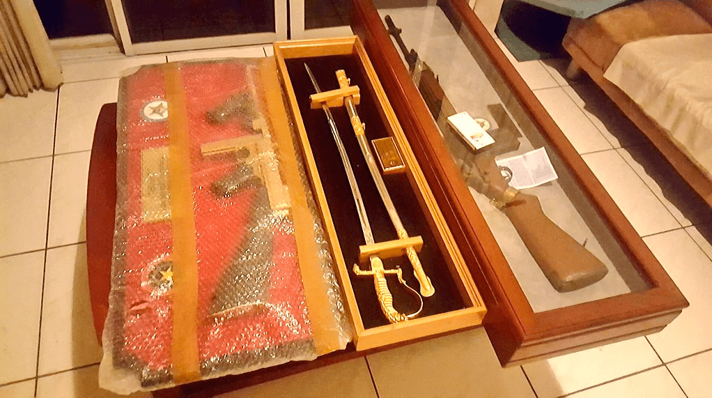 Consiguen más de 80 armas de fuego y municiones tras allanar la casa de un expresidente salvadoreño