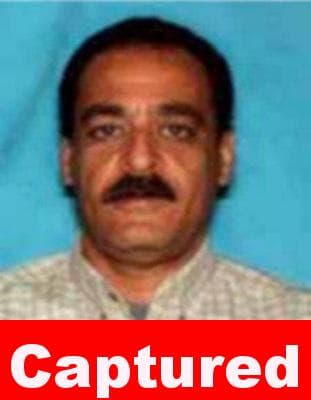 Yaser Abdel Said, que era buscado por su presunta participación en los asesinatos de sus dos hijas 
<a href="https://www.univision.com/temas/adolescentes">adolescentes </a>en enero de 2008 en Irving, Texas, 
<b>fue puesto en custodia </b>el pasado 26 agosto de 2020 tras estar casi 6 años en la lista de los más buscados por la agencia. 
<br>
<br>“El Grupo de Trabajo de Crímenes Violentos de Dallas, dirigido por el FBI, ha trabajado incansablemente para encontrar a Yaser Abdel Said. Estos investigadores experimentados 
<b><a href="https://www.fbi.gov/wanted/topten/yaser-abdel-said" target="_blank">nunca se rindieron en su búsqueda para encontrarlo</a></b> y se comprometieron a no olvidar nunca a las víctimas jóvenes en este caso ”, dijo el agente especial a cargo del FBI en Dallas, Matthew DeSarno. 
<br>
<br>El FBI ofrecía una recompensa de 
<b>hasta 100,000 dólares</b> por información que condujera directamente a su arresto. 
<br>
<br>