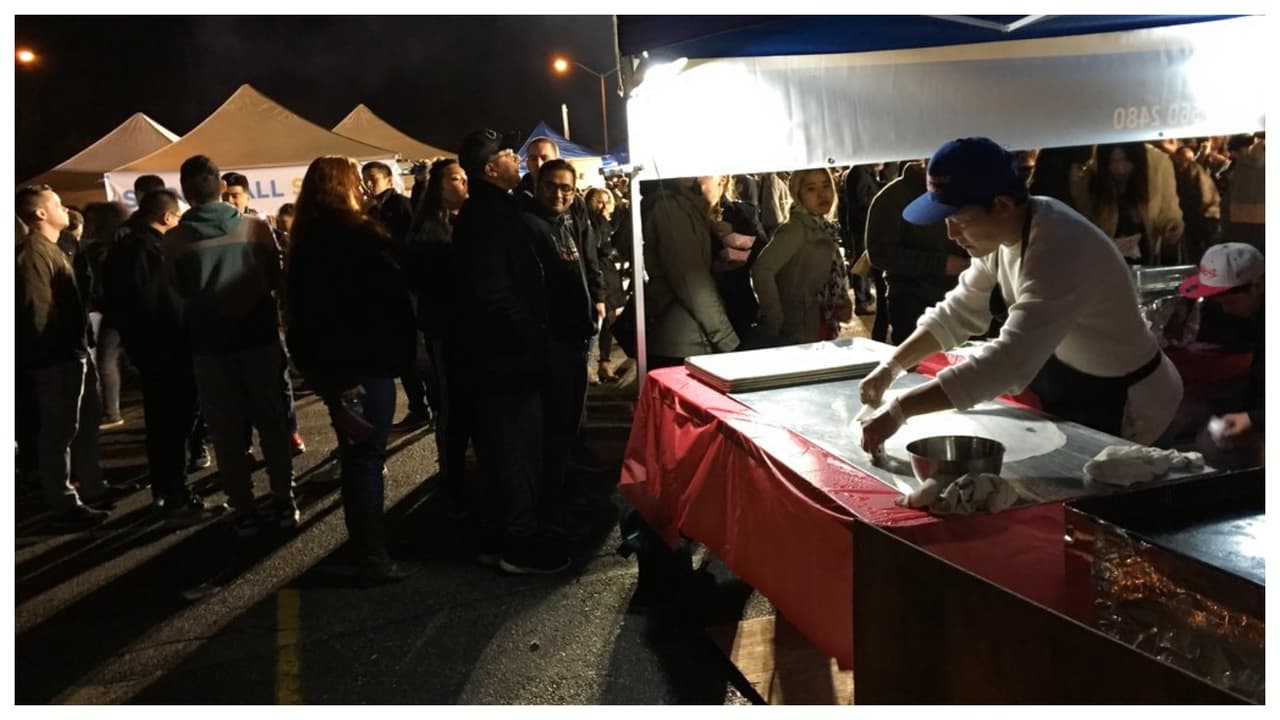 Queens Night Market se instala los sábados por la noche.
<br>Puedes revisar las actividades y eventos que se realizan en el 
<b><a href="https://queensnightmarket.com/" target="_blank">siguiente enlace</a></b>.