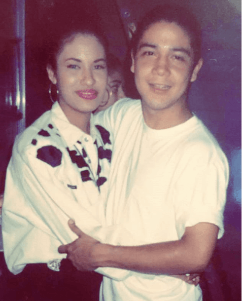 Esta importante fecha también fue recordada por
<b> <a href="https://www.univision.com/famosos/chris-perez-viudo-selena-quintanilla-actualmente" target="_blank">Chris Pérez, el viudo de la fallecida cantante. </a></b>
<br>