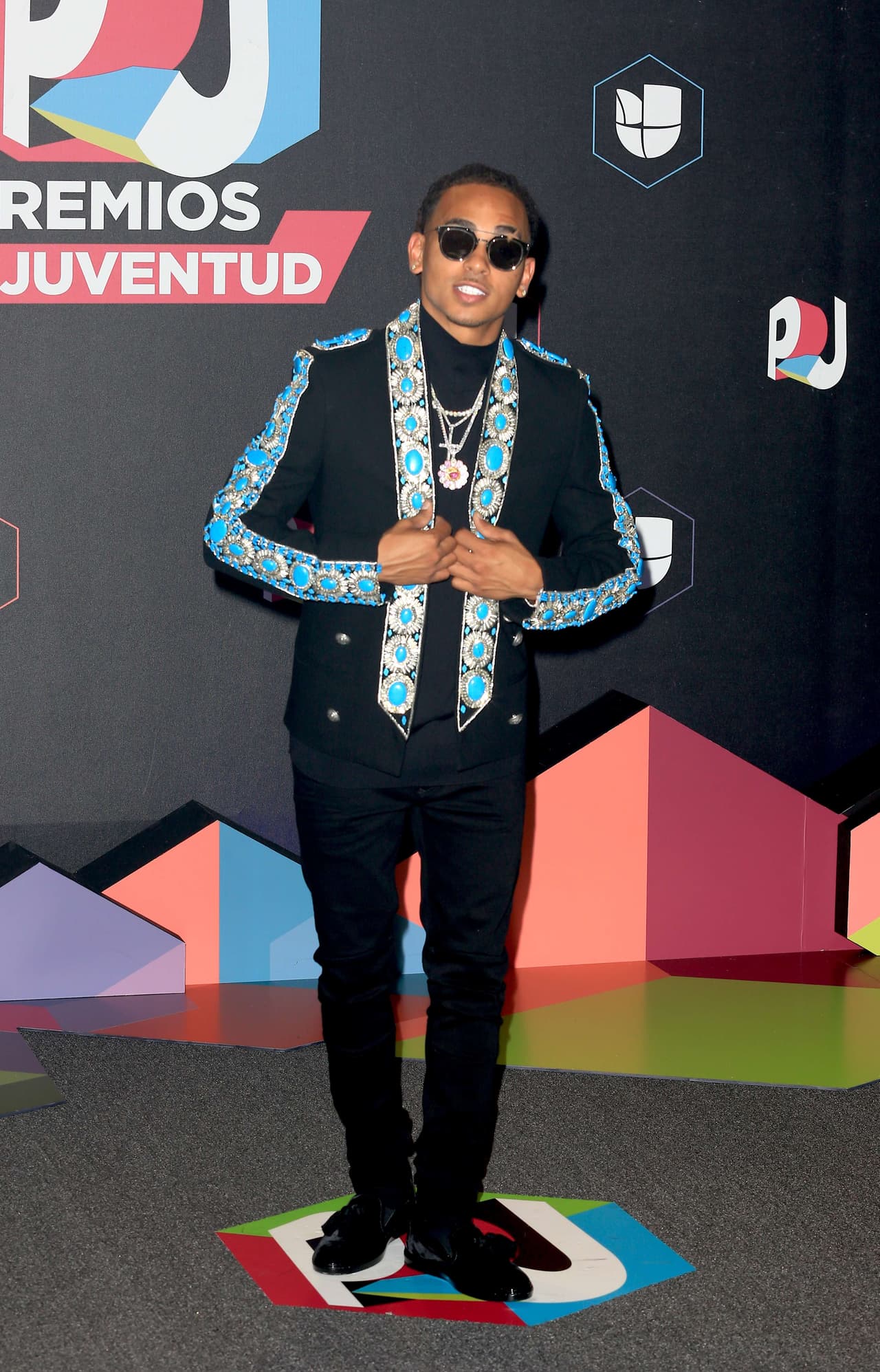 Hasta el momento el único reggaetonero confirmado para la producción de El Recodo es el puertorriqueño Ozuna, aunque podría haber más sorpresas con otro importante cantante del llamado género urbano. ¿Será Maluma o J Balvin?