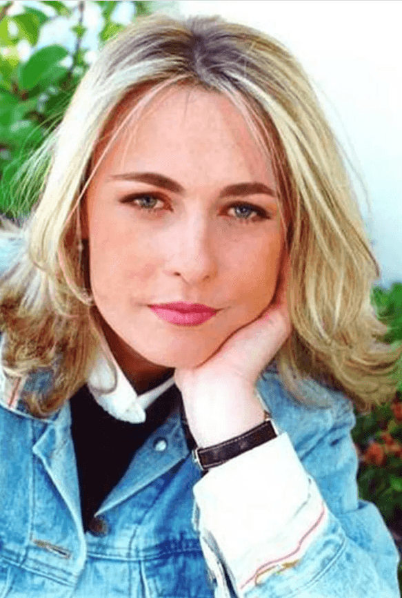 Incluso, compartió una anécdota que vivió con sus compañeros de esa novela, pues en una fiesta se puso tan ebrio que se cayó y se abrió la barbilla, cicatriz que todavía tenía: "Digamos que me dejó huella Maricarmen", recordó entre risas.
<br>