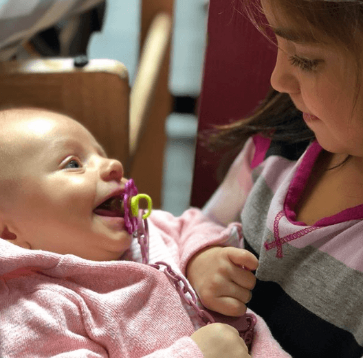 Aitana también aprovechó la llegada de Kailani para poner en práctica su instinto maternal, robándose el corazón de todos en redes sociales. 
<br>