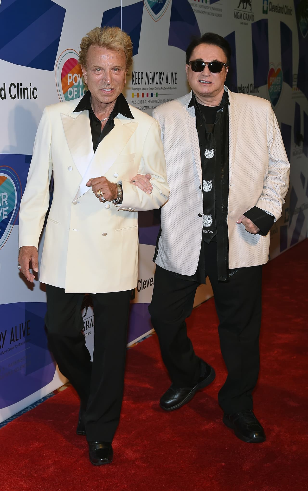 Siegfried Fischbacher agradeció a todo el personal de salud que atendió a su compañero en el hospital Mountain View, donde "trabajaron heroicamente contra este insidioso virus que le quitó la vida a Roy".