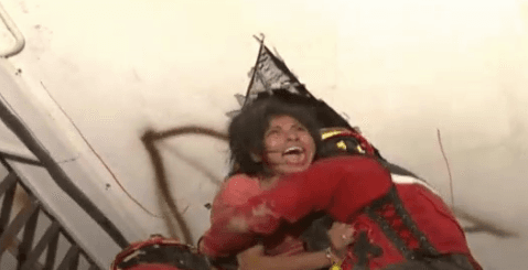 Hay vida bajo los escombros en Ecuador