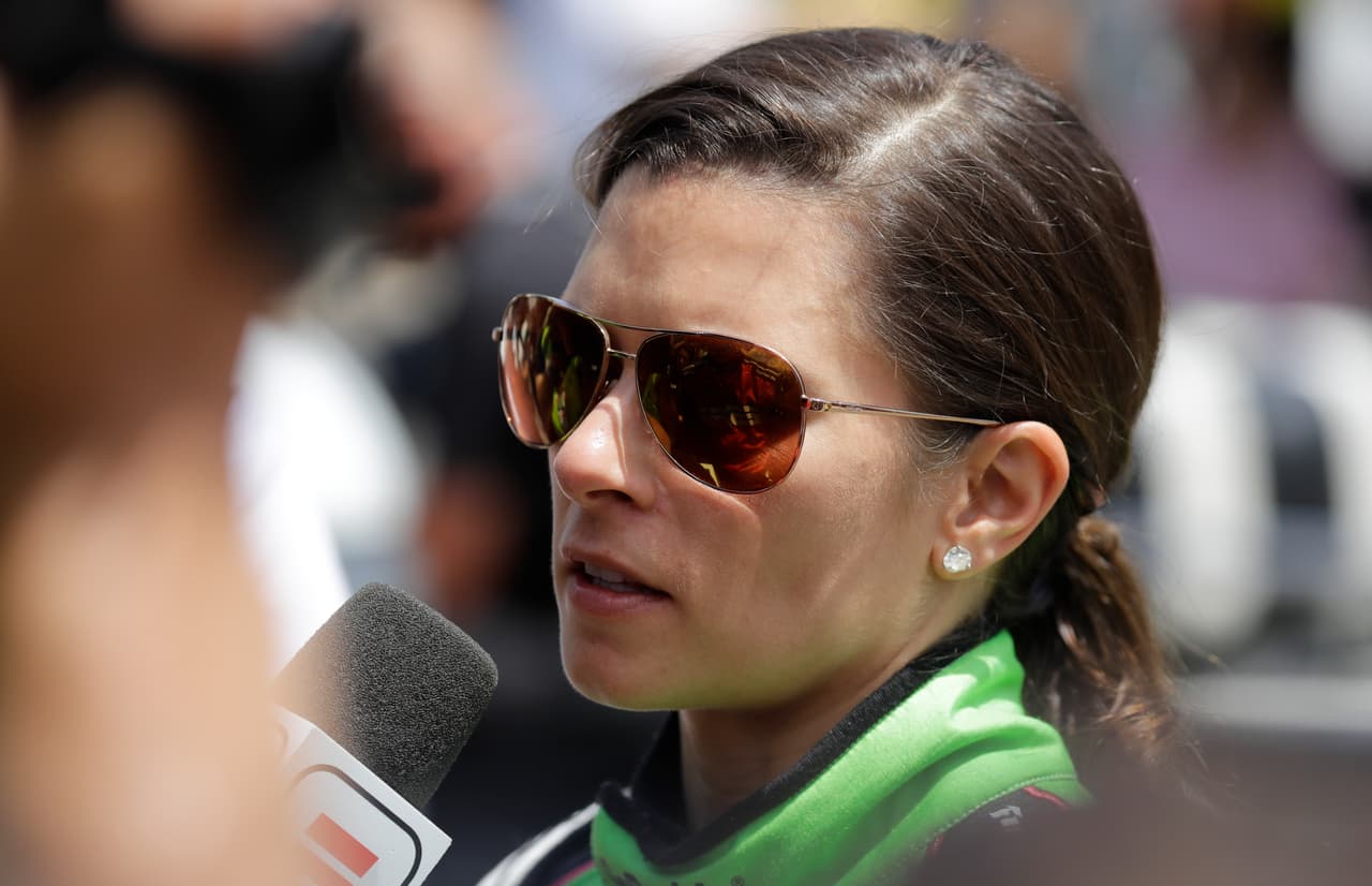 Danica Patrick (Estados Unidos), automovilismo – Danica es la mujer más exitosa en la historia del automovilismo estadounidense, también es la única mujer que ha ganado una carrera de IndyCar Series.
