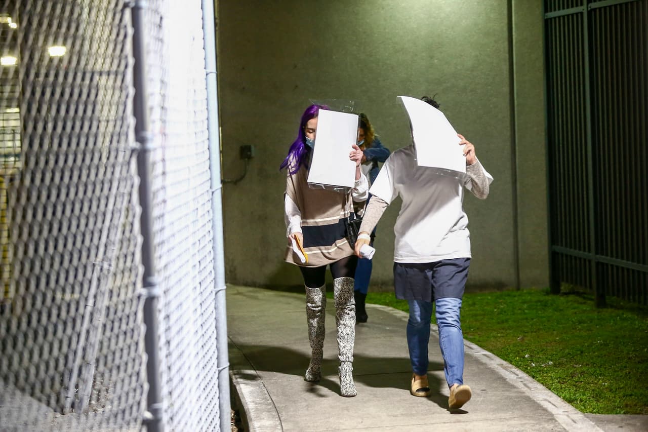 La hija de Alejandra Guzmán fue sacada del restaurante Joia de Miami, pues según el publicista del lugar, Chad Fabrikant, se le pidió que abandonara el restaurante por 
<b><a href="https://www.univision.com/famosos/frida-sofia-guzman-arrestada-miami-padre-pablo-moctezuma">incomodar a los comensales y negarse a pagar</a></b>. 
<br>