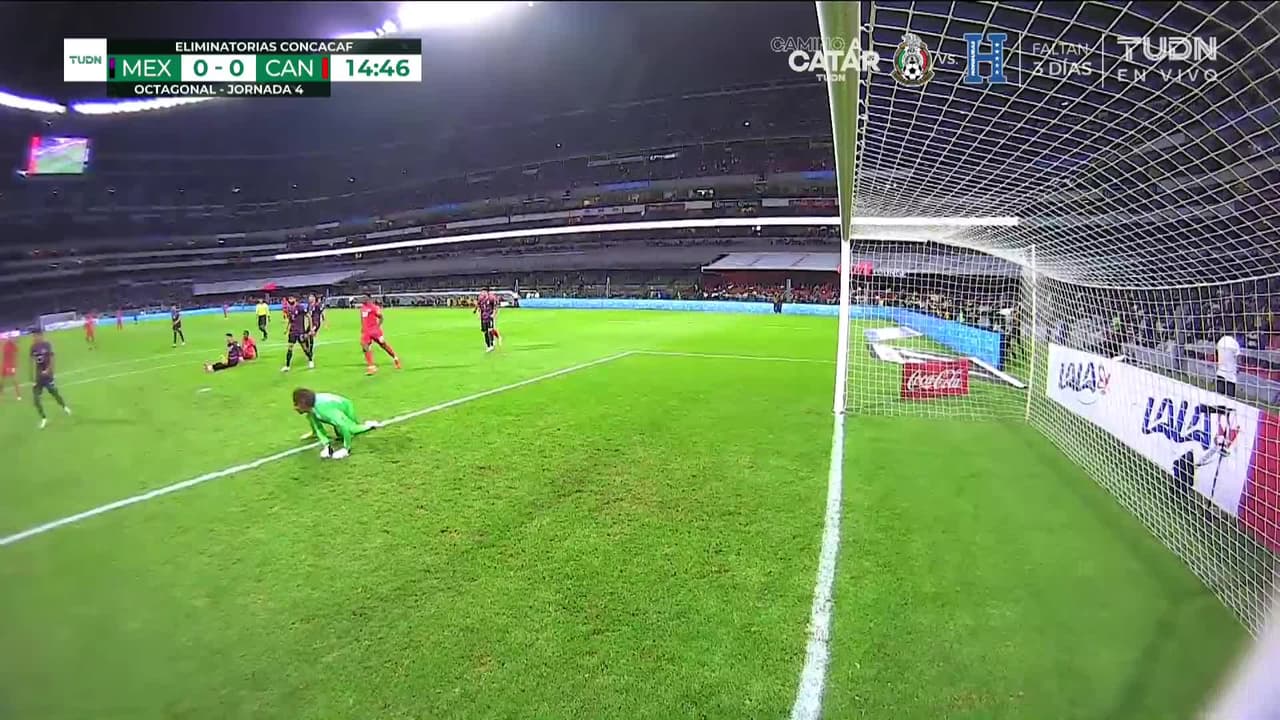 ¡TIRO ATAJADO! disparo por Richie Laryea.