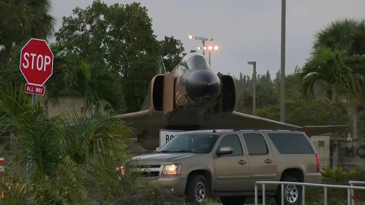 Tres paracaidistas del ejército resultan heridos después de un salto en la Base de la Reserva Aérea en Homestead


