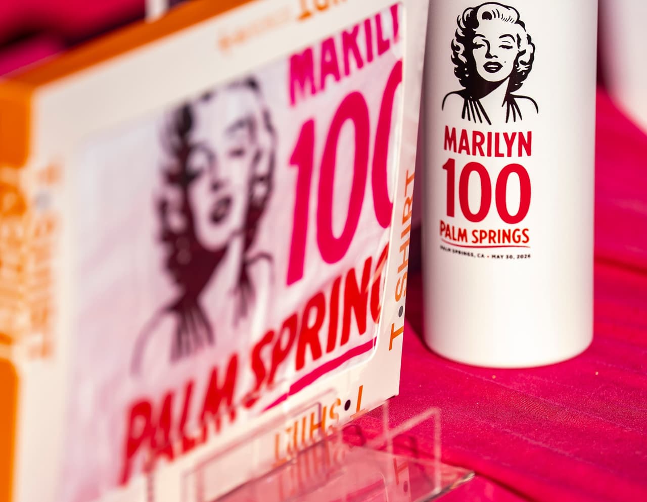 El 30 de mayo, en Palm Springs, fanáticos de la leyenda conocida como Marilyn Monroe, convocaron a romper el récord Guinness durante la celebración de los 100 años del nacimiento de la querida artista, que trabajó en 33 películas.