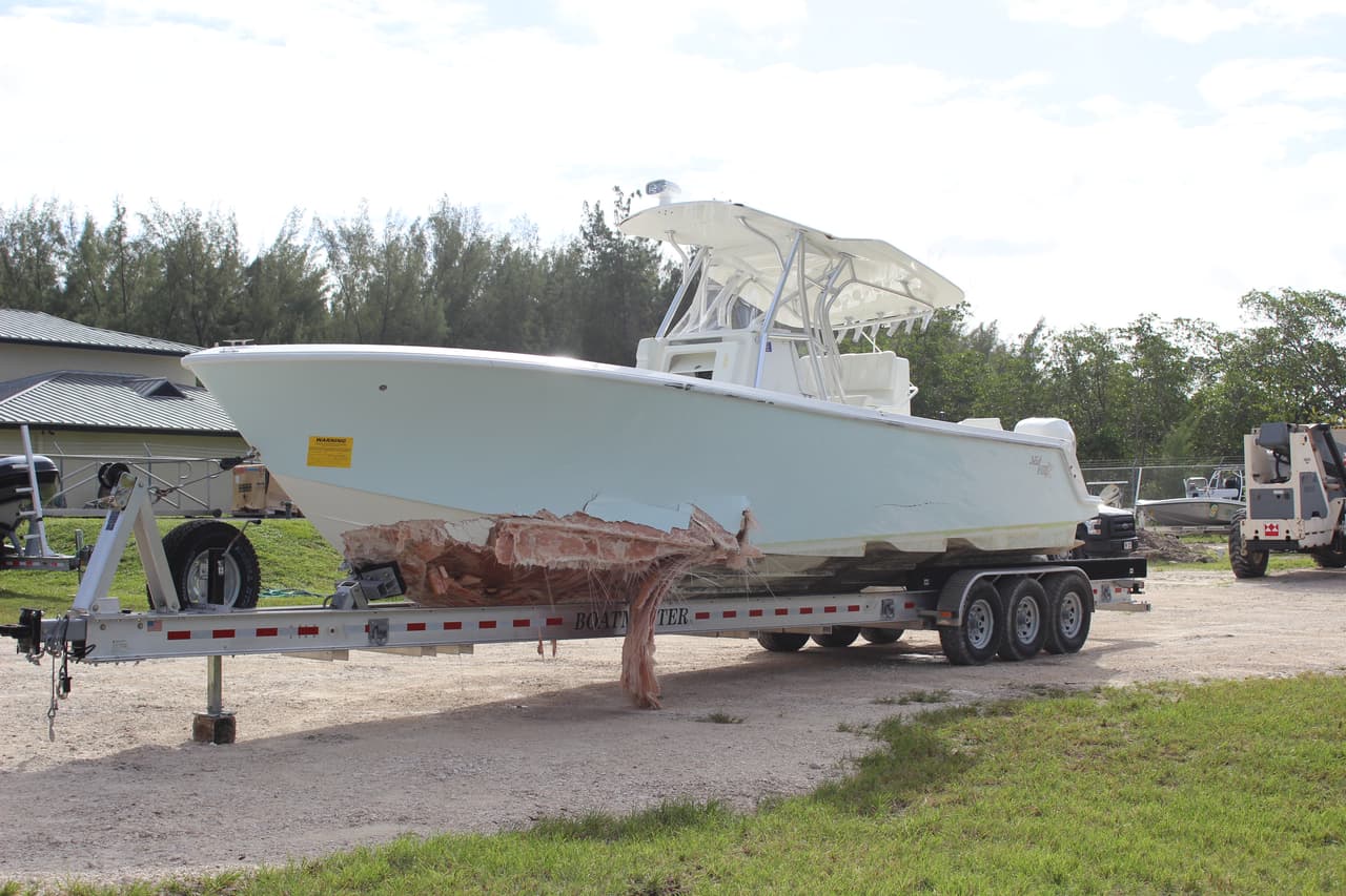 Lugar del casco donde el bote colisionó con las rocas. El accidente ocurrió a las 03:02 am en un mar calmado, de olas de apenas dos pies.