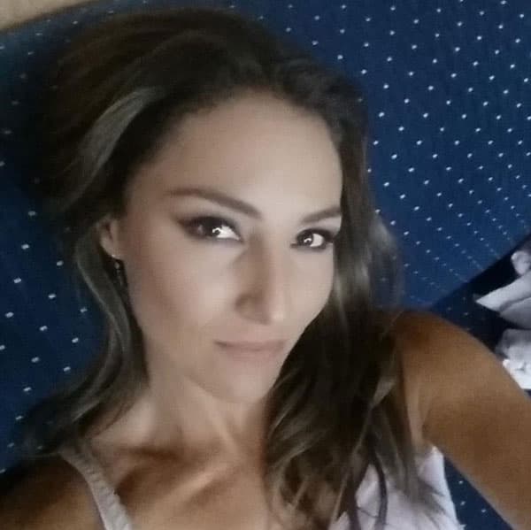 Es egresada del Centro de Eduación Artística de Televisa (CEA), ha participado en varias novelas, "Hasta que el dinero nos separe" fue donde debutó.