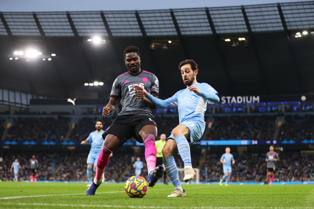 Manchester City goleo 6-3 al Leicester, Arsenal pasa por encima del Norwich City 3-0, Tottenham también golea 3-0 al Crystal Palace y el Southampton consigue apretada victoria de visita 2-3 sobre el West Ham United.