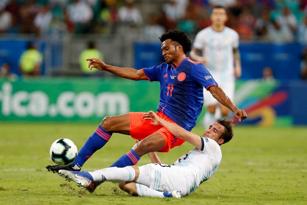 Juan Guillermo, también es conocido gracias a el gran corazón que tiene, ya que el futbolista está constantemente involucrado en acciones sociales para ayudar a los jóvenes más vulnerables en Colombia.