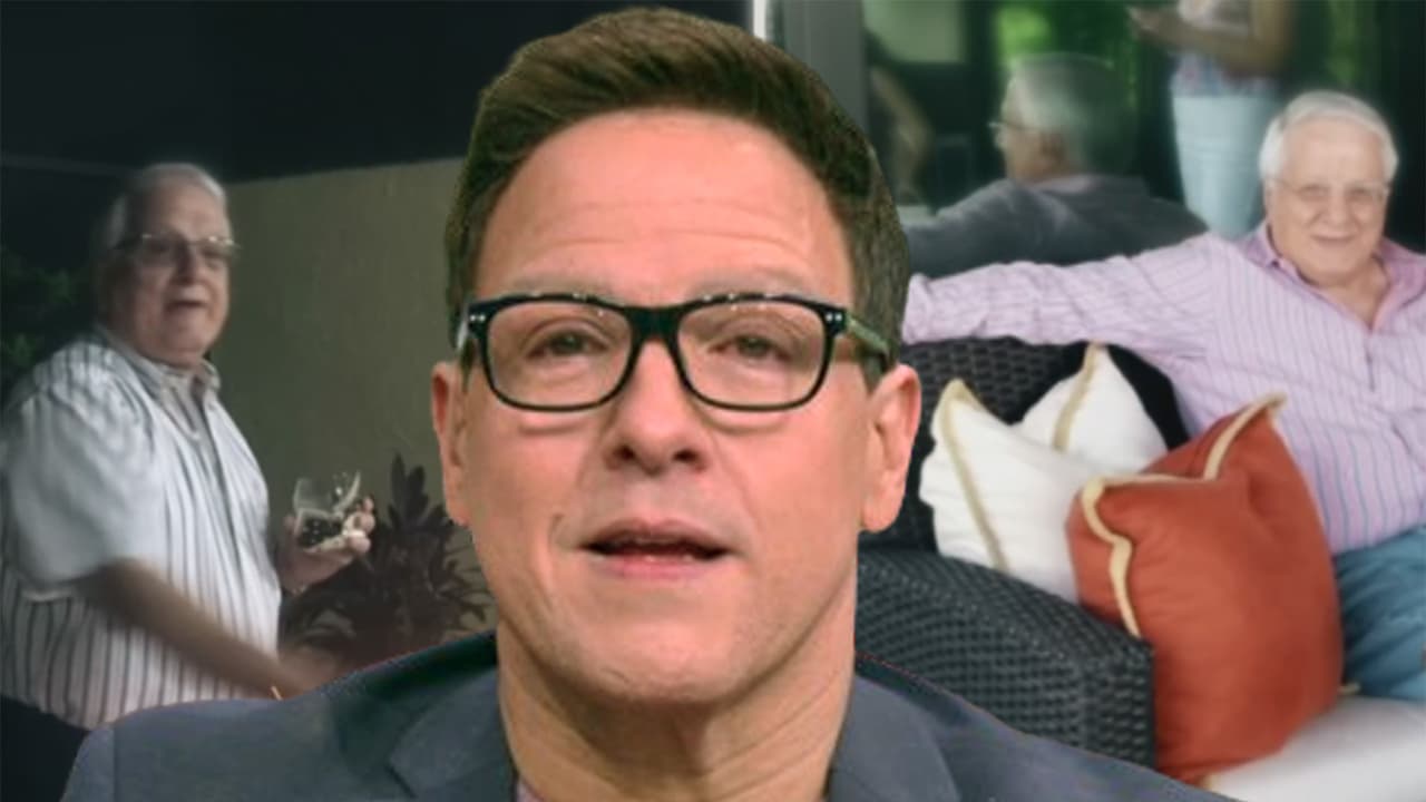 Raúl González rompe en llanto al comunicarse con su papá desde el más allá