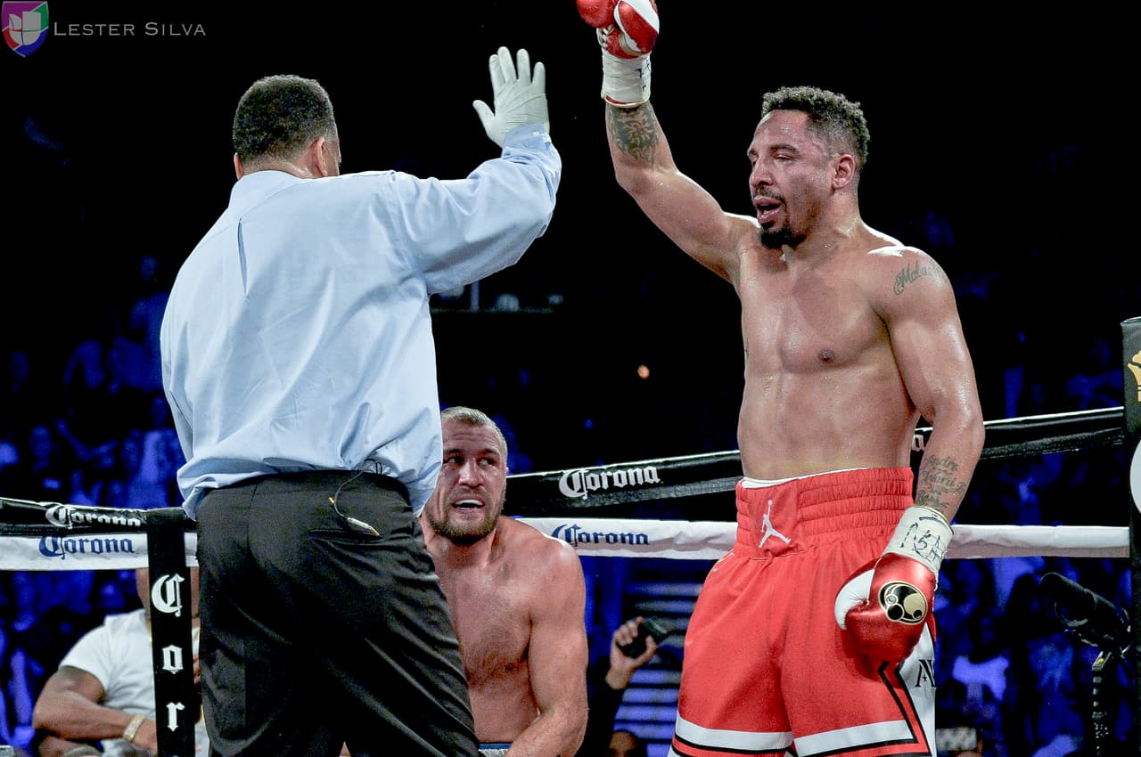 El estadounidense noqueó al ruso en el octavo asaltó y dio muestra de su gran poderío, reteniendo así los cetros de la AMB, OMB y FIB.