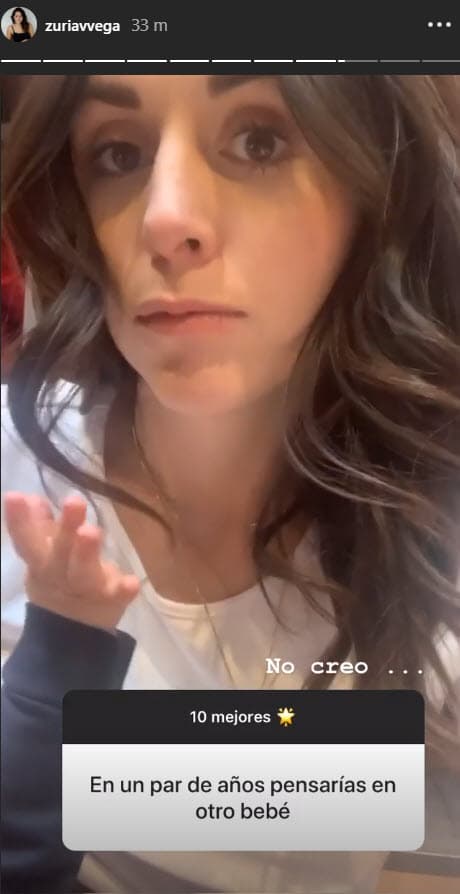 Uno de sus seguidores preguntó si más adelante le gustaría tener otro hijo, lo que contestó con un Boomerang haciendo un movimiento negativo y escribió "
<b>no creo</b>…".