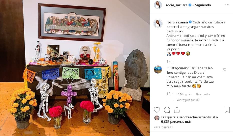 El domingo 27 de octubre, en horas de la noche, Sánchez Azuara publicó 
<b><a href="https://www.instagram.com/p/B4I8n_cgp63/" target="_blank">esta primera foto</a></b> de la ofrenda y recordó que era su hija Daniela la que cada año se encargaba de montarla en su casa.