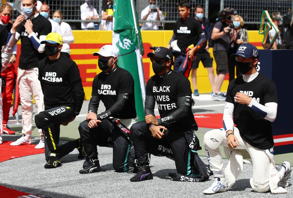 Así quedaron los primeros diez: Hamilton, Bottas, Verstappen, Albon, Norris, Pérez, Stroll, Ricciardo, Sainz y Kvyat. La siguiente fecha se correrá el Gran Premio de Hungría.