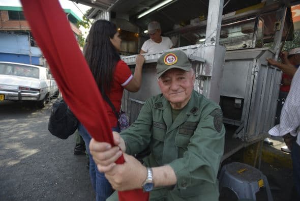 Convocados a la denominada "gran toma de Caracas", cientos de chavistas se dieron cita en tres puntos de la ciudad en la fecha en que los venezolanos recuerdan la caída de la dictadura de Marcos Pérez Jiménez (1952-1958).