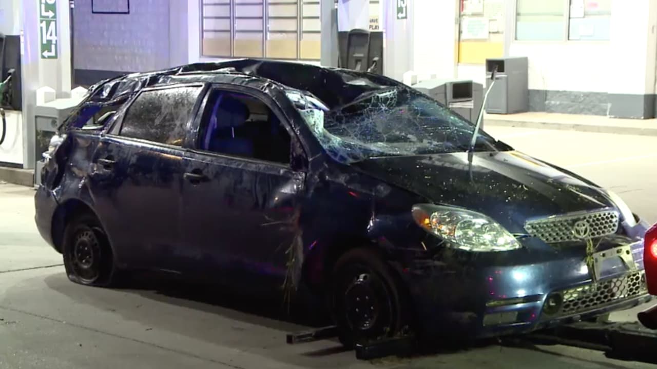 Varios elementos tanto de la policía de Houston como del sheriff del condado Harris llegaron para prestar ayuda en el lugar.