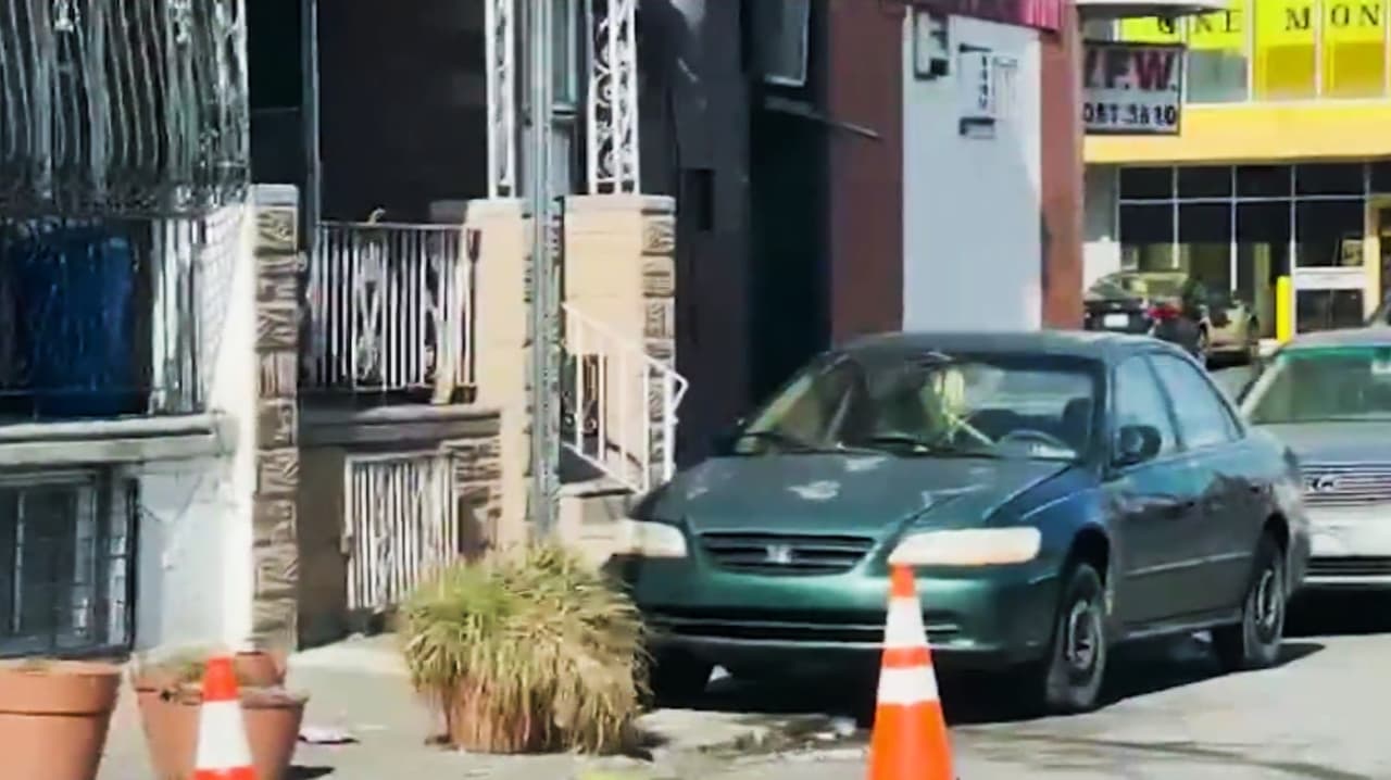 "Nadie es dueño de la calle", lugares de estacionamiento causan peleas en Filadelfia