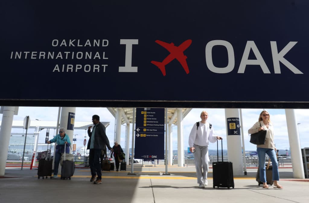 La Comisión del Puerto de Oakland votó el jueves a favor de avanzar con un cambio de nombre para el Aeropuerto de Oakland.