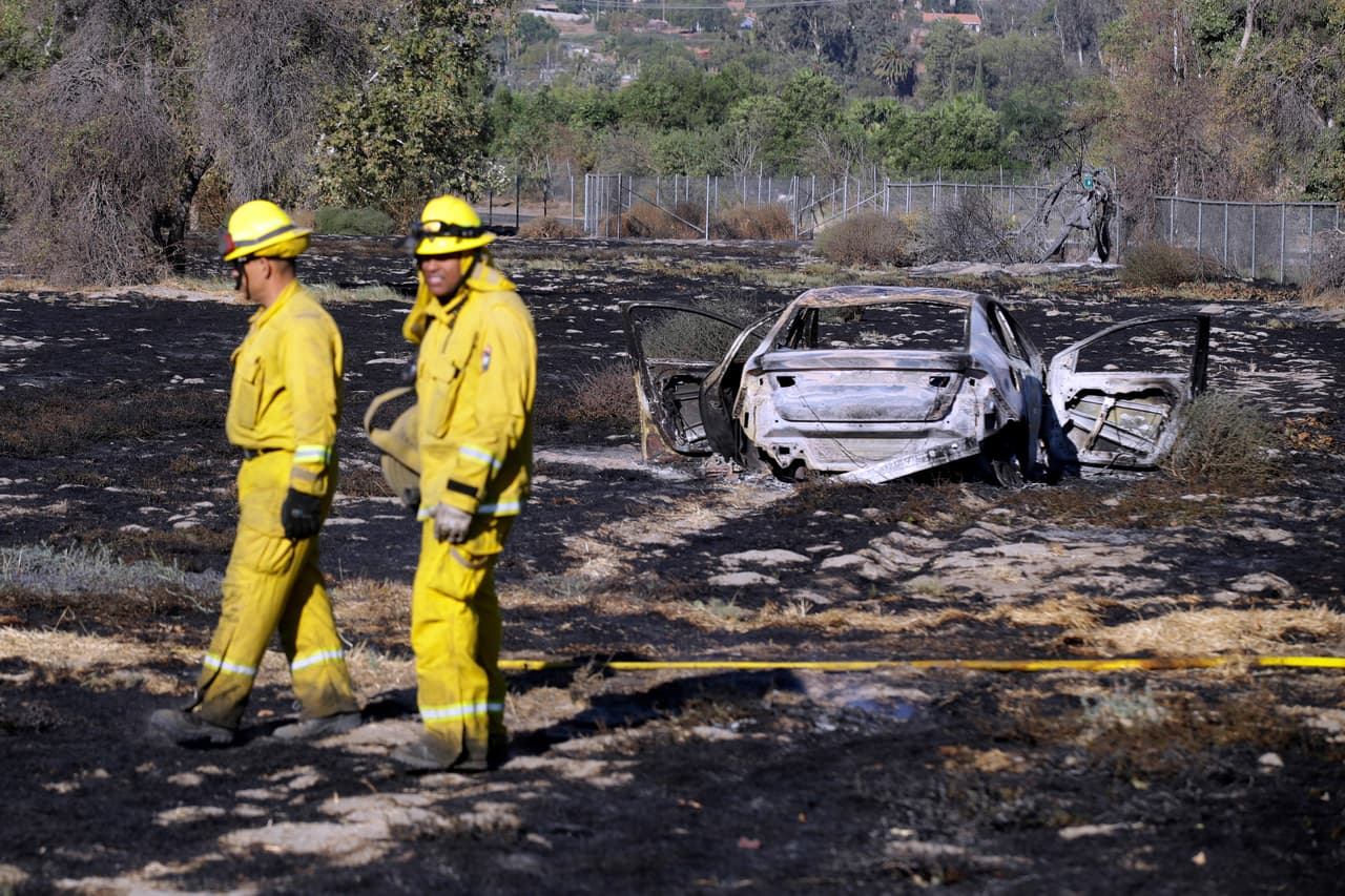 <b>Maya Delgado: </b>"Sin su ayuda y fuerza💪💪💪 , no se que hubiera pasado gracias gracias gracias 💛, por su trabajo tan peligroso y por hacer todo lo posible por contener los incendios forestales , que aún siguen firmes a pesar de su cansancio y valentía que 🙏🙏🙏Dios los bendiga siempre y a sus familias también. 👏👏👏👏"
<br>