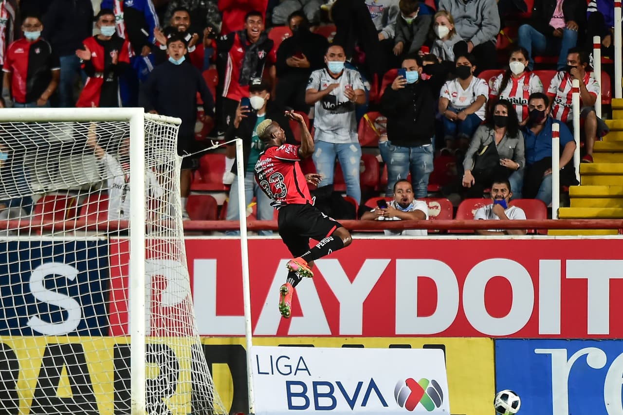 Al 22’, Luis Quiñones remataba de media tijera una asistencia de cabeza de Julio Furch para anotar su tercer gol del torneo y abrir el marcador.