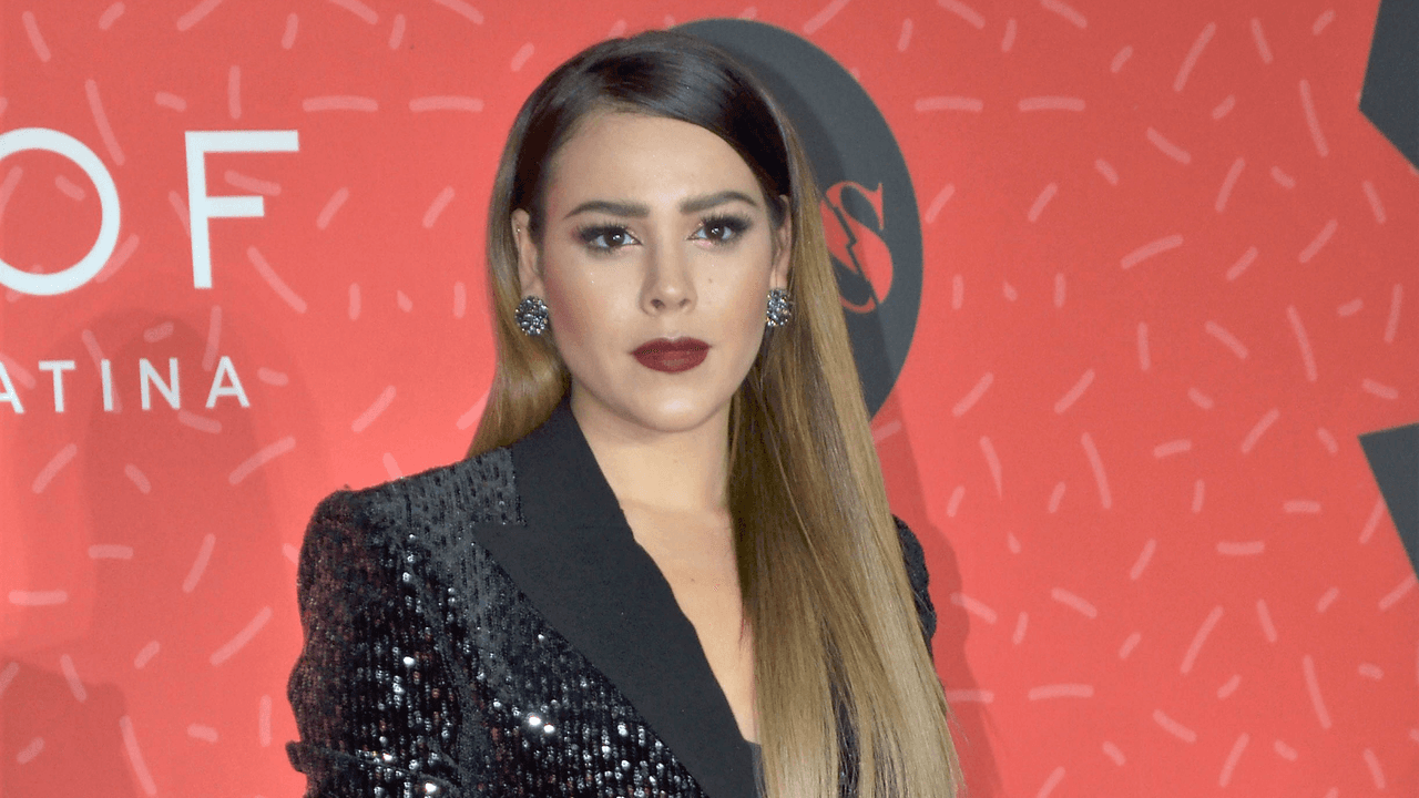 "Ella es una chica muy exitosa y talentosa, y se nota que
<b><a href="https://heraldodemexico.com.mx/espectaculos/2020/11/23/esto-opina-stephanie-valenzuela-sobre-el-silencio-de-danna-paola-tras-conductas-violentas-de-eleazar-n-video-228275.html" target="_blank"> ha mantenido su vida privada</a></b>, alejada", mencionó. 
<br>