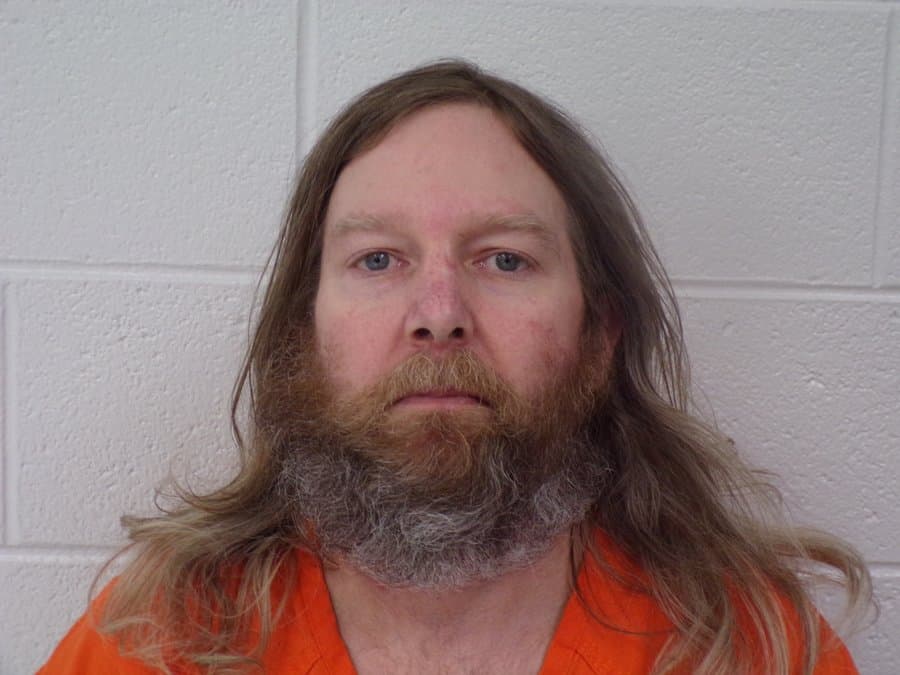 Mató a su hermano farmaceuta porque pensaba que estaba "envenenando" a la gente con la vacuna del covid-19